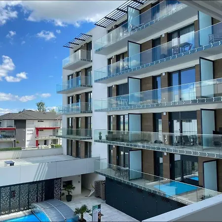 Westside Home Apartman *